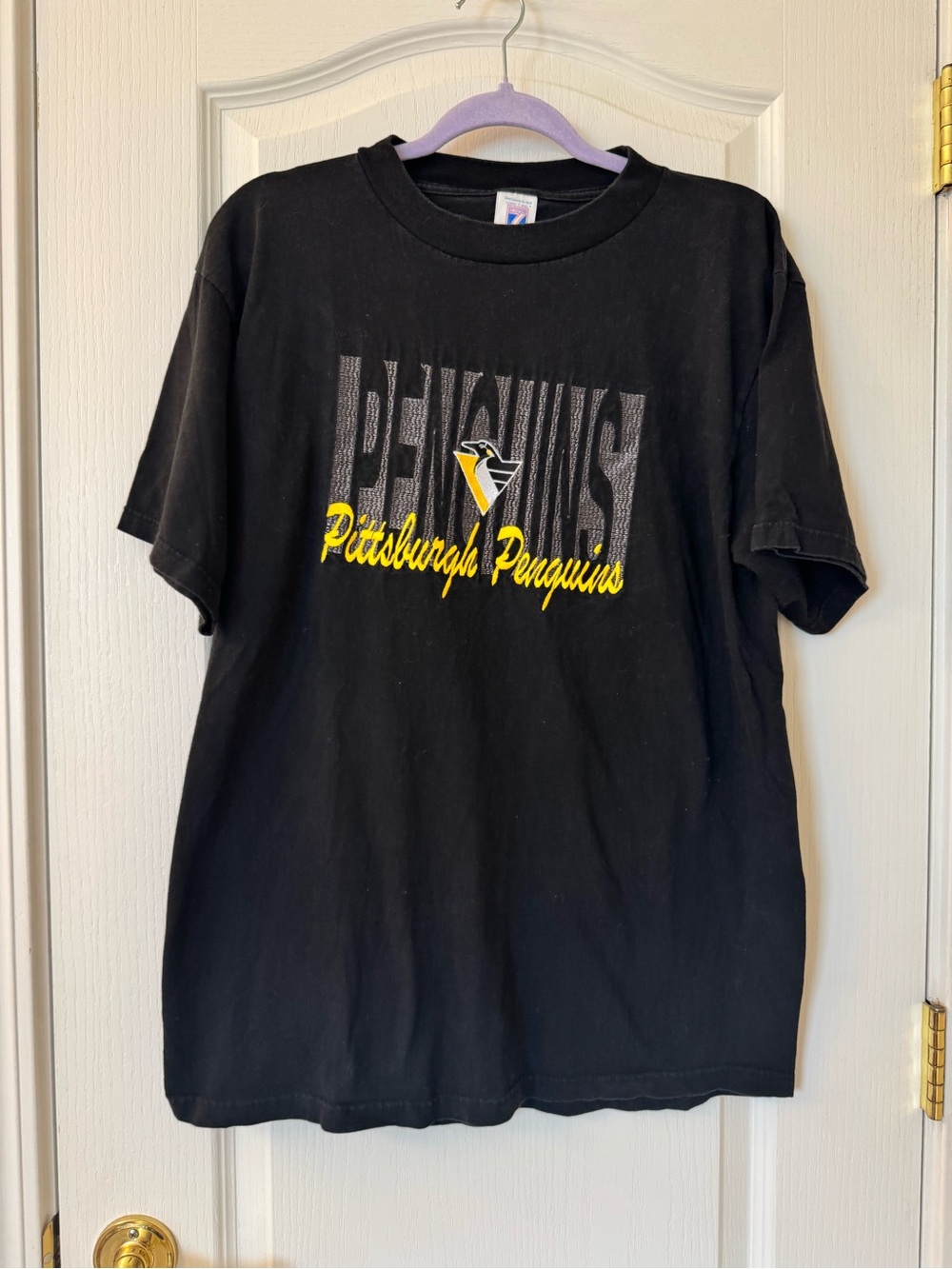 Vintage Pittsburgh Penguins Logo 7 NHL Graphic T-Shirt Black Size Large